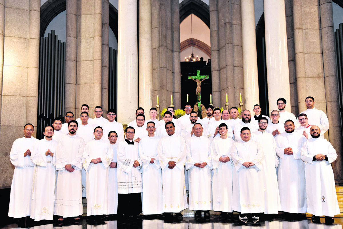 Em Missa Na Catedral Da S Ano Vocacional Do Brasil Aberto Na