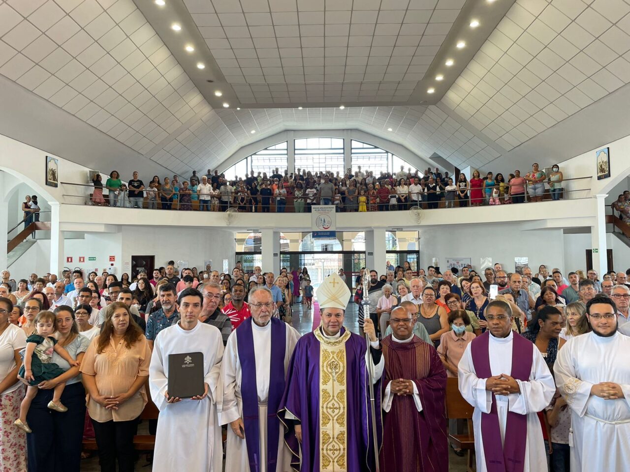 No Belém paróquias recebem novos padres e se preparam para a Páscoa