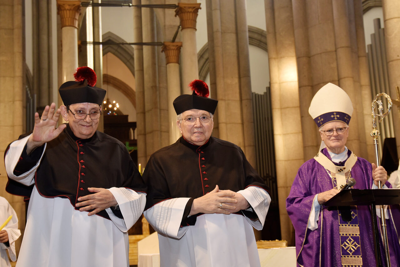 Cardeal Scherer D Posse A Dois Novos C Negos Na Arquidiocese De S O