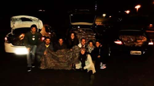 Lucas e voluntários na primeira ação junto aos moradores de rua em  Crédito Arquivo Pessoal