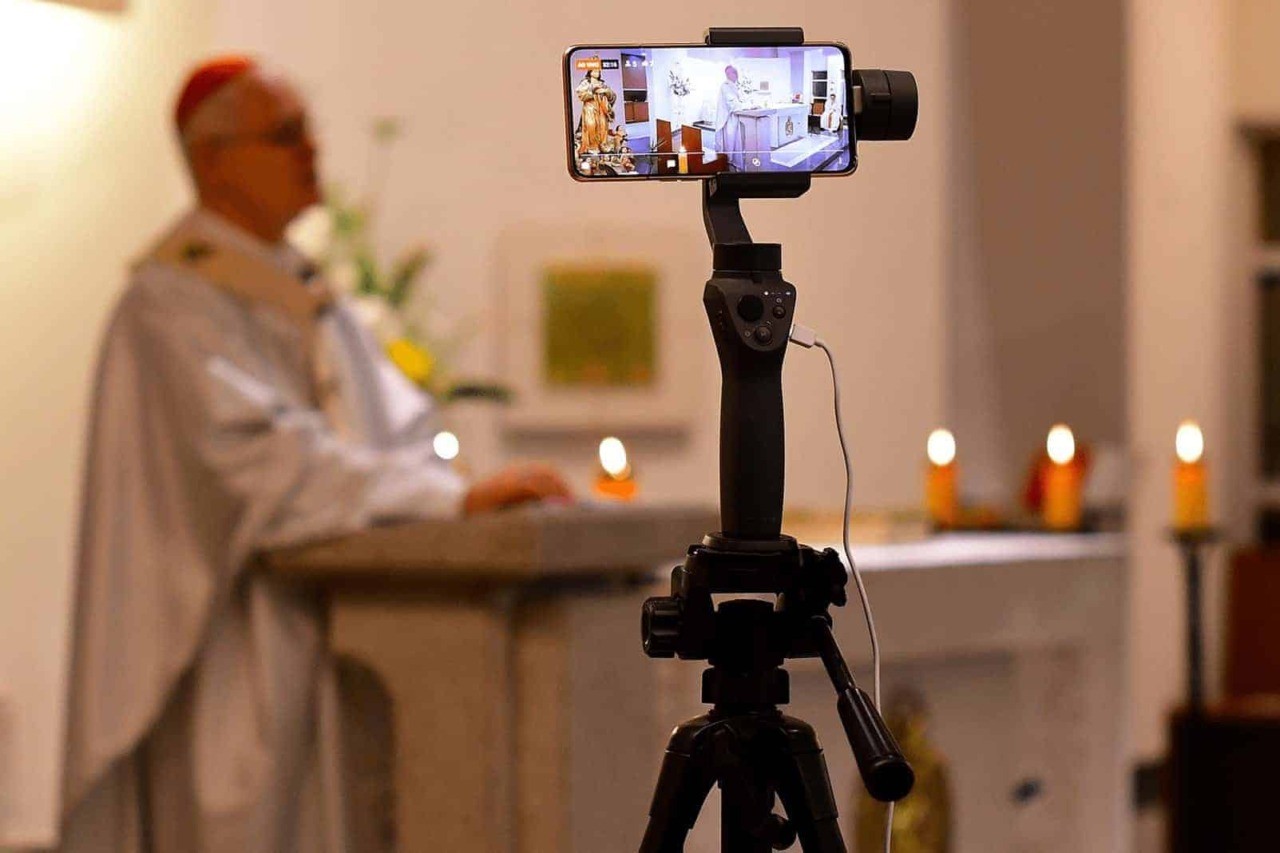 Dom Odilo Scherer celebra missa transmitida pela internet