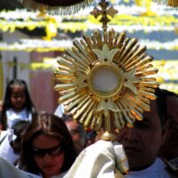 Especial Corpus Christi: presença real de Cristo na Eucaristia