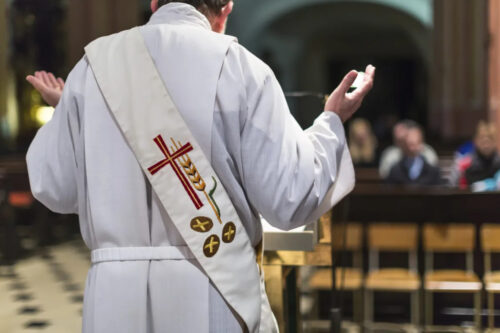 Diáconos para servir na caridade, na pregação da Palavra e na liturgia - Jornal O São Paulo