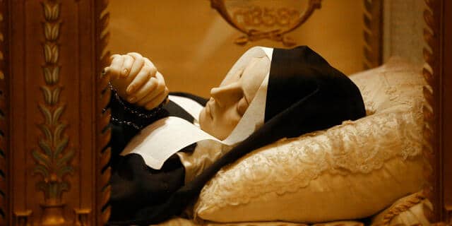 Hoje a Igreja celebra Santa Bernadette Soubirous, a vidente da Virgem de Lourdes
