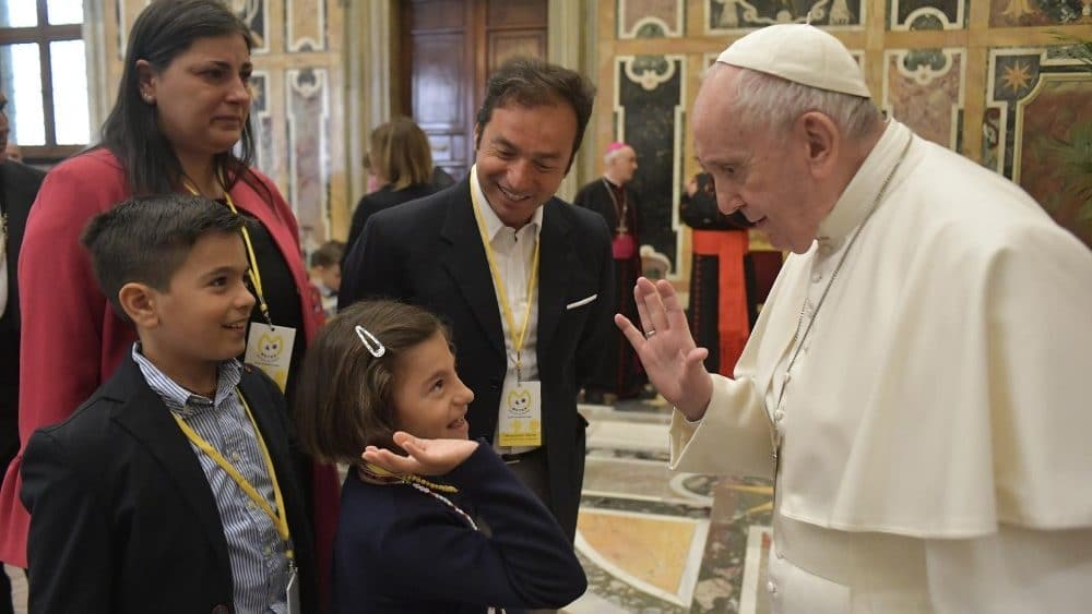 Papa conclama a sociedade a proteger as crianças do ‘homicídio psicológico’ dos abusos