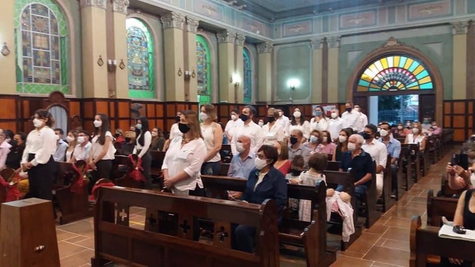 Dom Luiz Carlos confere o sacramento da Crisma a 44 jovens e adultos
