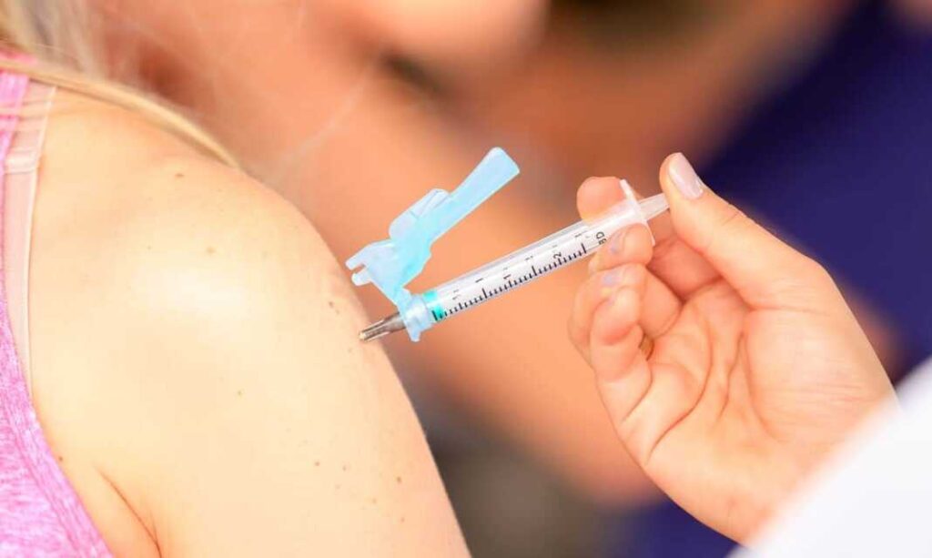 COVID-19: A vacinação dos adolescentes com comorbidades vai começar em SP