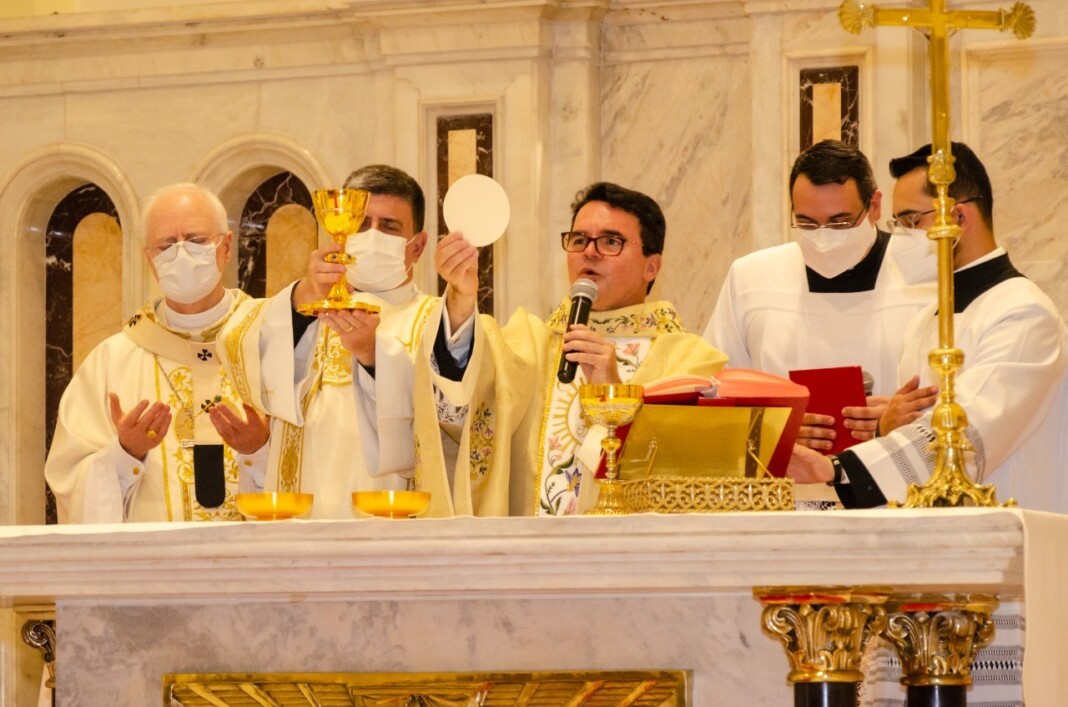 Padre José Roberto Abreu de Mattos celebra jubileu de prata presbiteral -  Jornal O São Paulo