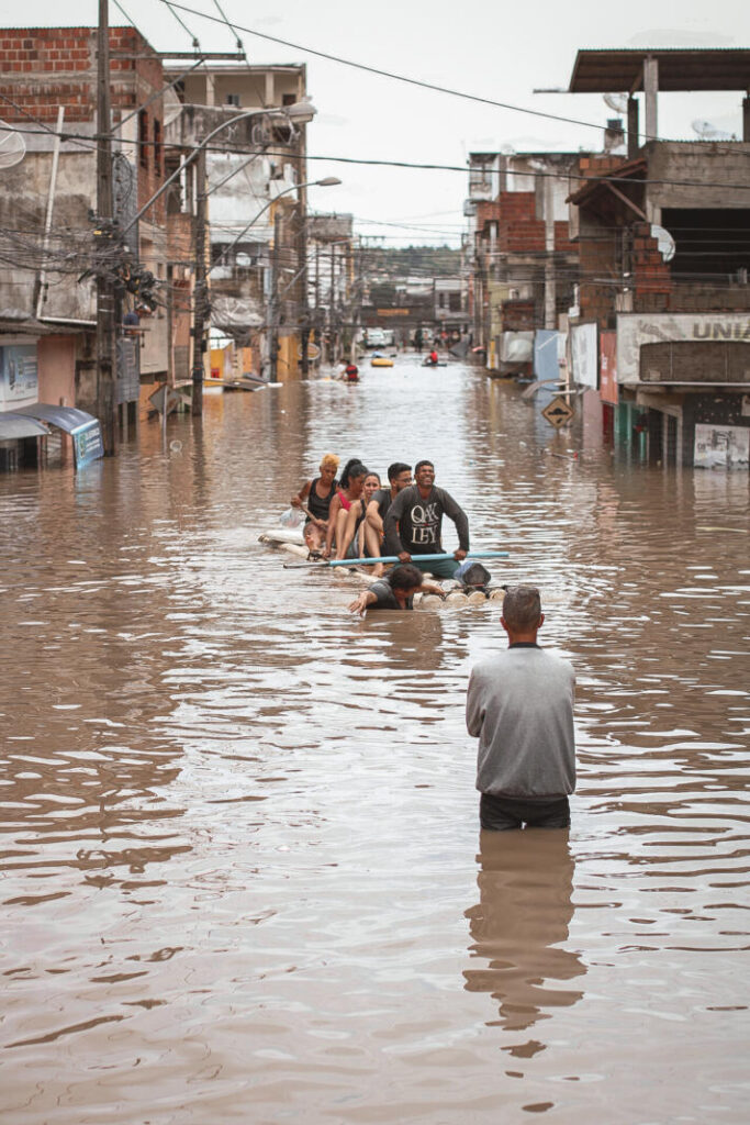 Organismos internacionais visitam comunidades afetadas pelas chuvas na Bahia, Jornal O São Paulo
