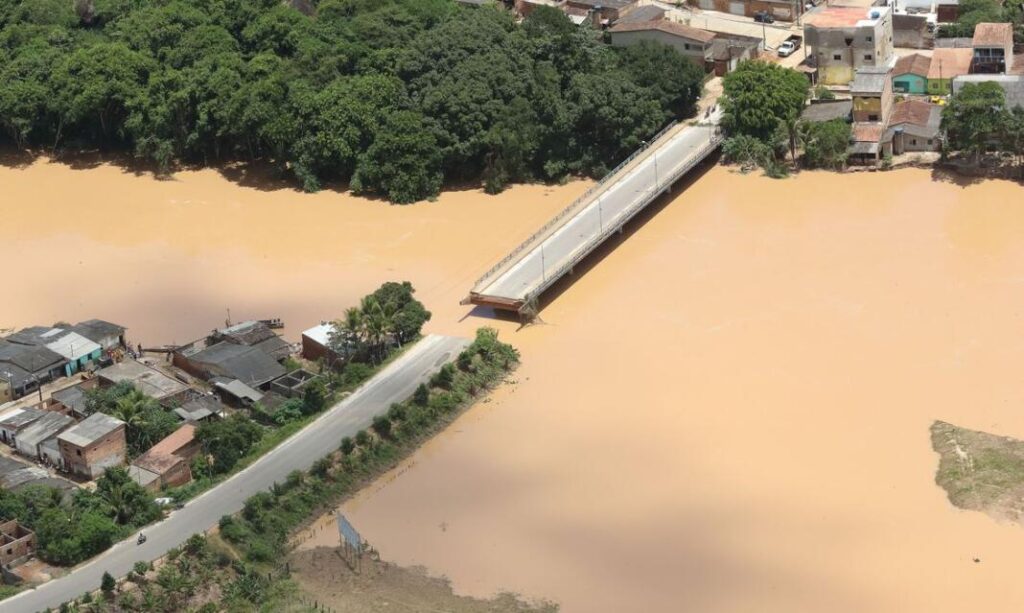 Bispo de Ilhéus fala sobre o auxílio às vítimas das enchentes na Bahia, Jornal O São Paulo