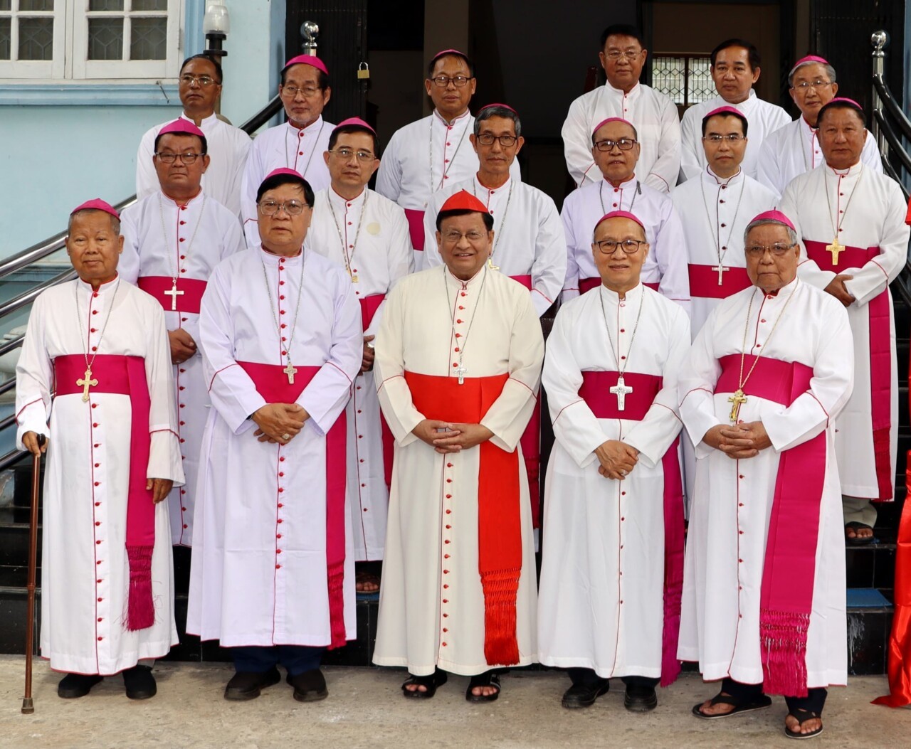 Bispos de Mianmar buscam ajuda para deslocados