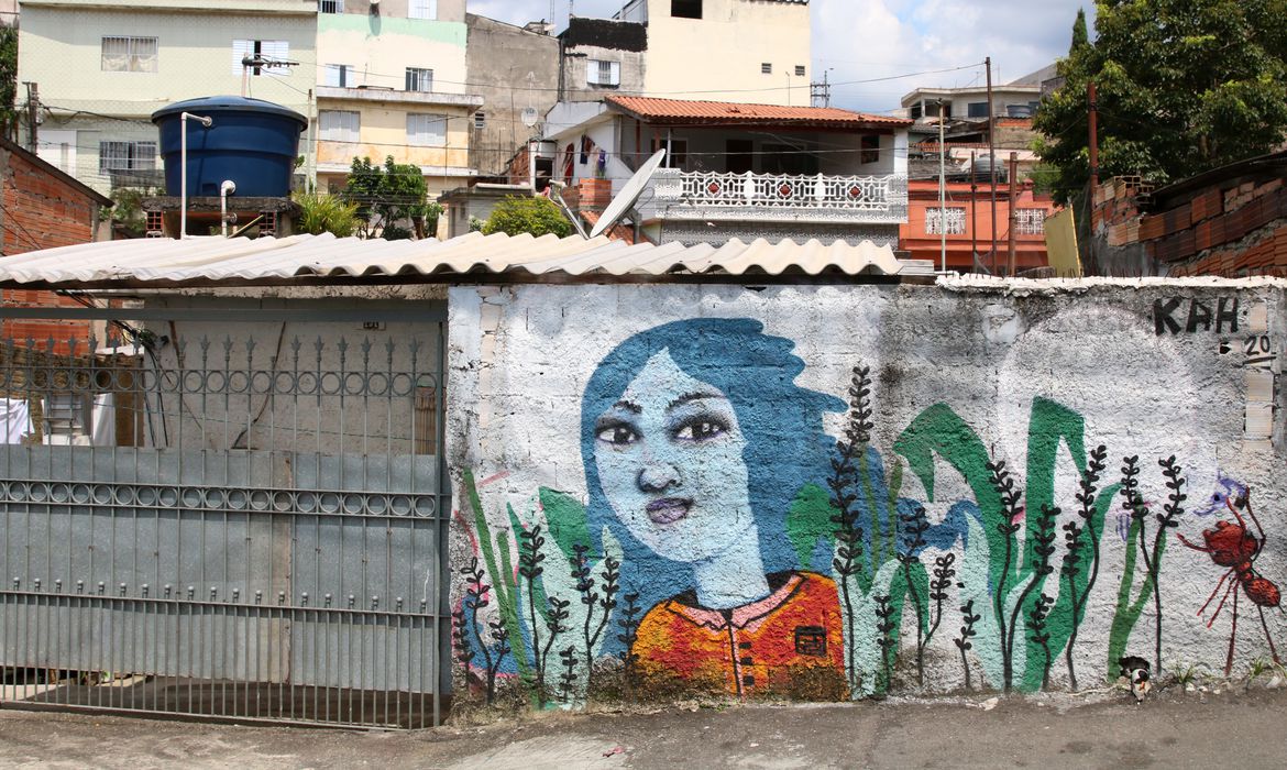 Galeria de arte a céu aberto pode ser vista em favela na zona Leste