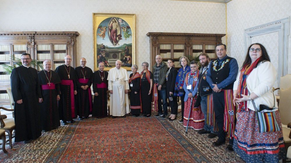 Papa encontra uma delegação de indígenas do Canadá: "Ele escutou nossa dor"