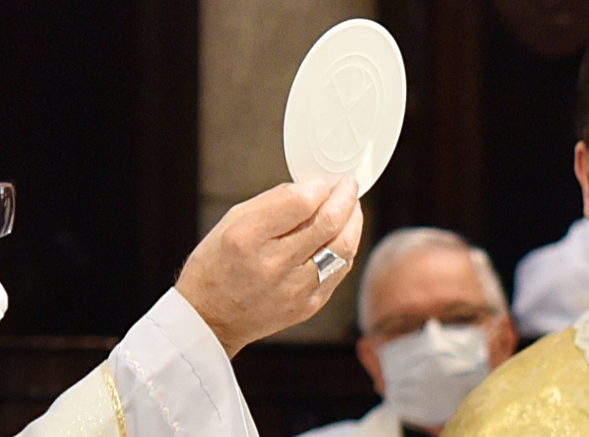 Cardeal Scherer: A Eucaristia é um bem da Igreja e deve ser celebrada com dignidade