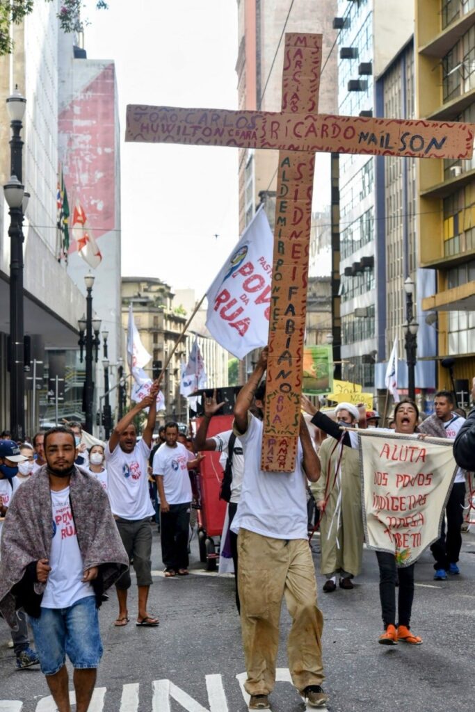 Via-Sacra do Povo da Rua: &#8216;Com Jesus, carregamos nossa cruz&#8217;, Jornal O São Paulo