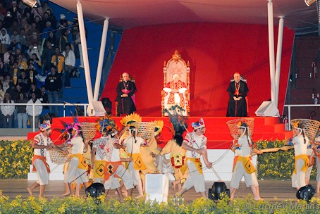 Em viagem apostólica, Bento XVI se encontrou com jovens no estádio do Pacaembú, Jornal O São Paulo