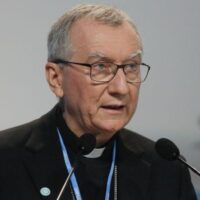 Secretário de Estado do Vaticano diz esperar resposta de Moscou para dialogar