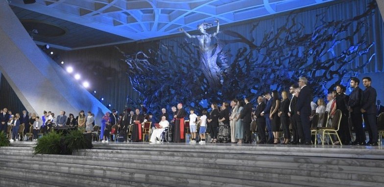 Festival cultural, testemunhos e acolhida do Papa marcam o início do X Encontro Mundial das Famílias