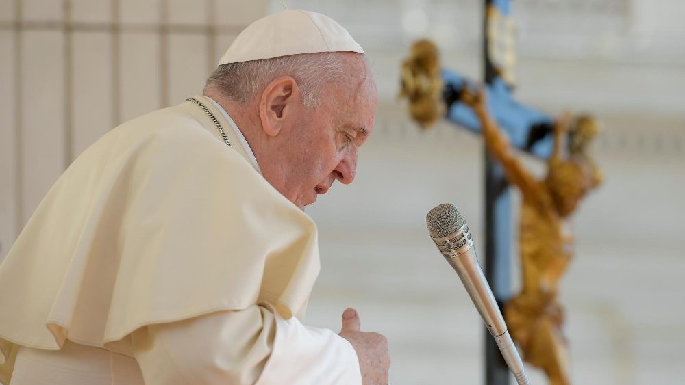 Papa Francisco: peço desculpas pela viagem adiada à África