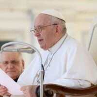 Papa Francisco: cuidado com o mito da eterna juventude, rugas são símbolo da vida