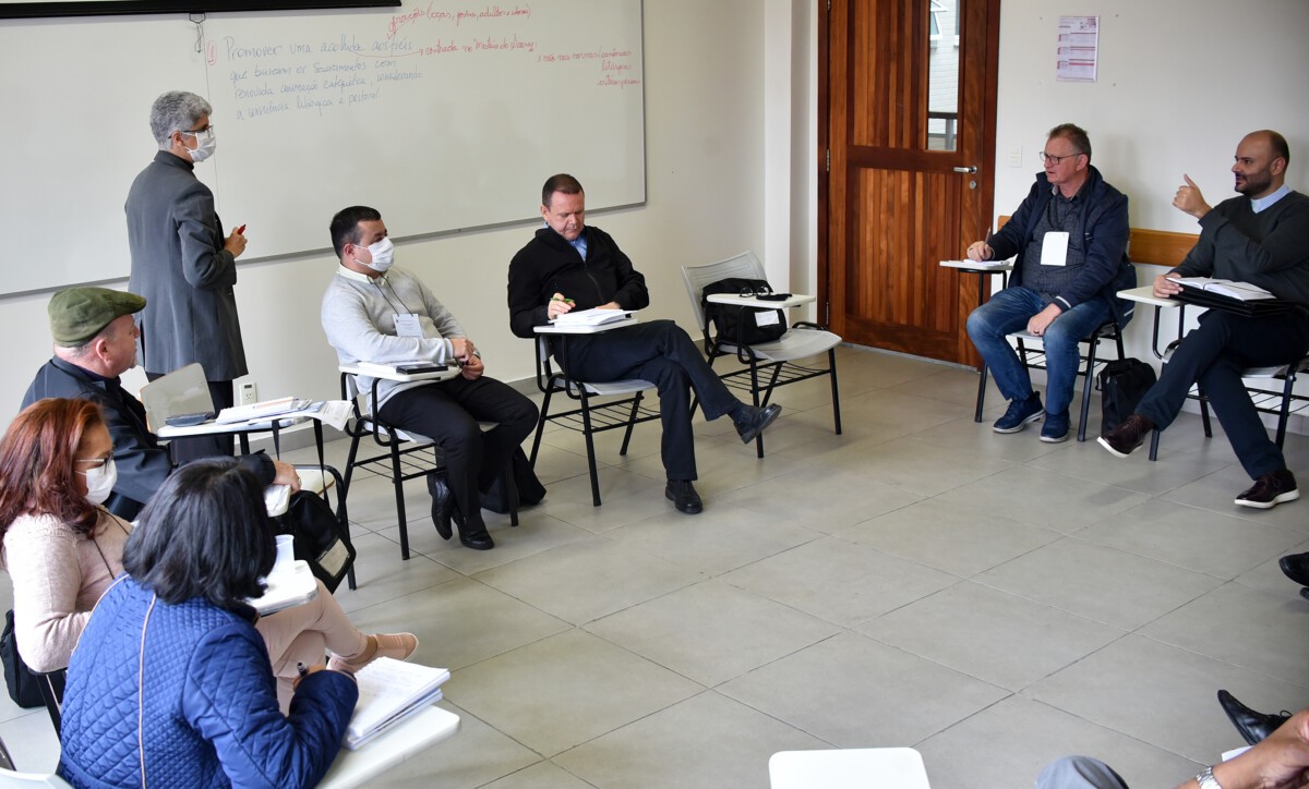 Membros da assembleia sinodal começam a elaborar propostas para práticas pastorais e de evangelização, Jornal O São Paulo
