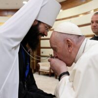 Papa no Cazaquistão: ‘Somos todos criaturas, não onipotentes’