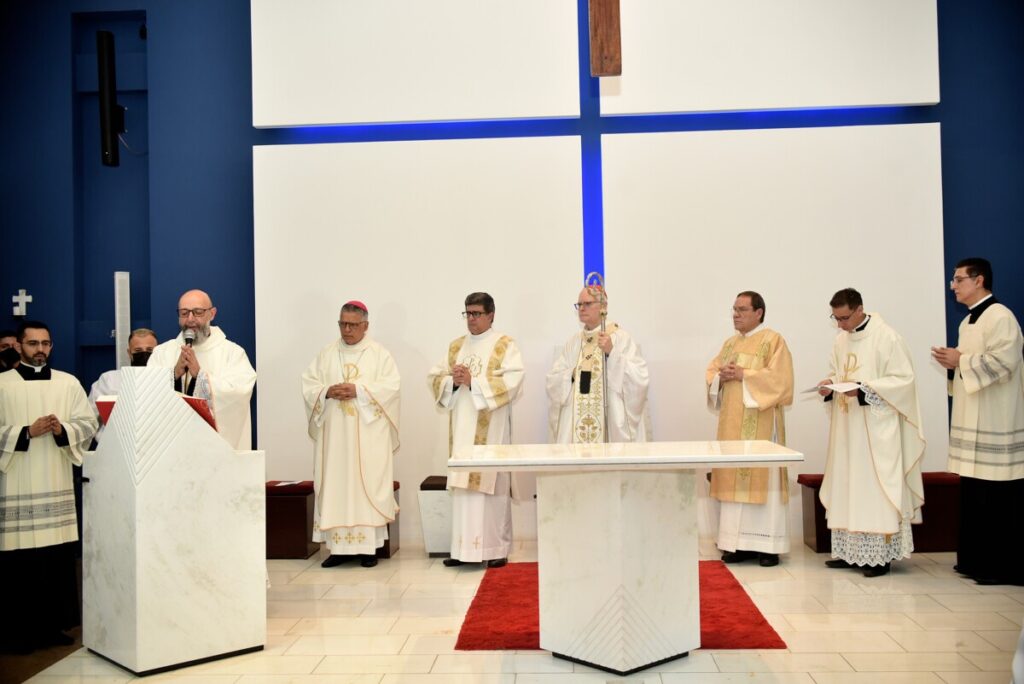 Dom Odilo dedica altar e igreja matriz da Paróquia Santa Teresinha do Menino Jesus, Jornal O São Paulo