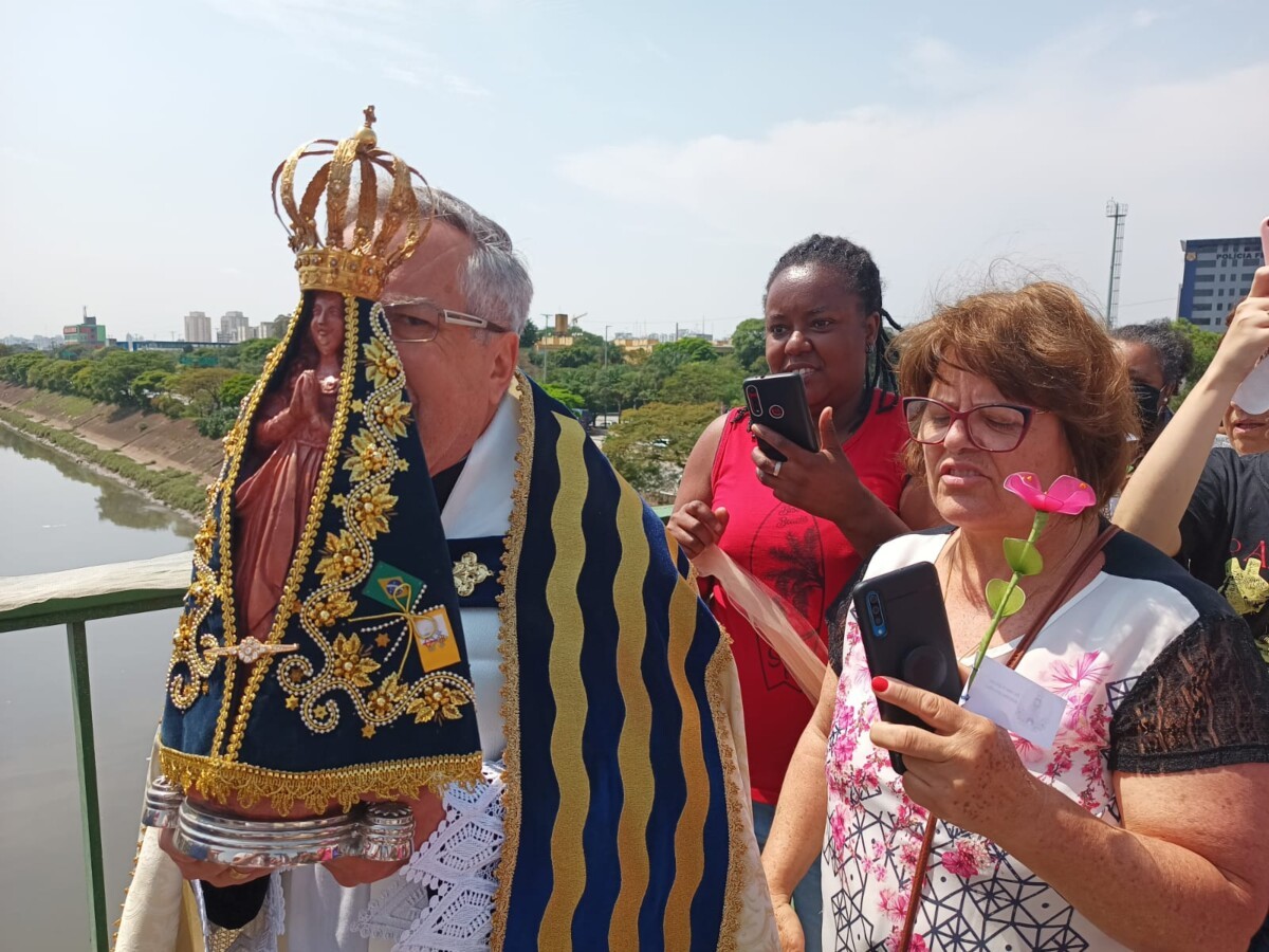 Devotos vão à Ponte do Piqueri venerar a imagem peregrina de Nossa Senhora Aparecida, Jornal O São Paulo