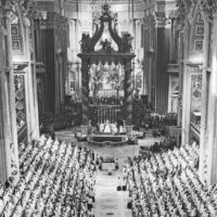 Sessenta anos atrás o primeiro ato do Concílio, porta da Igreja aberta para o mundo
