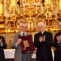 Juristas católicos conferem Prêmio Santo Ivo a Ignácio Maria Poveda Velasco