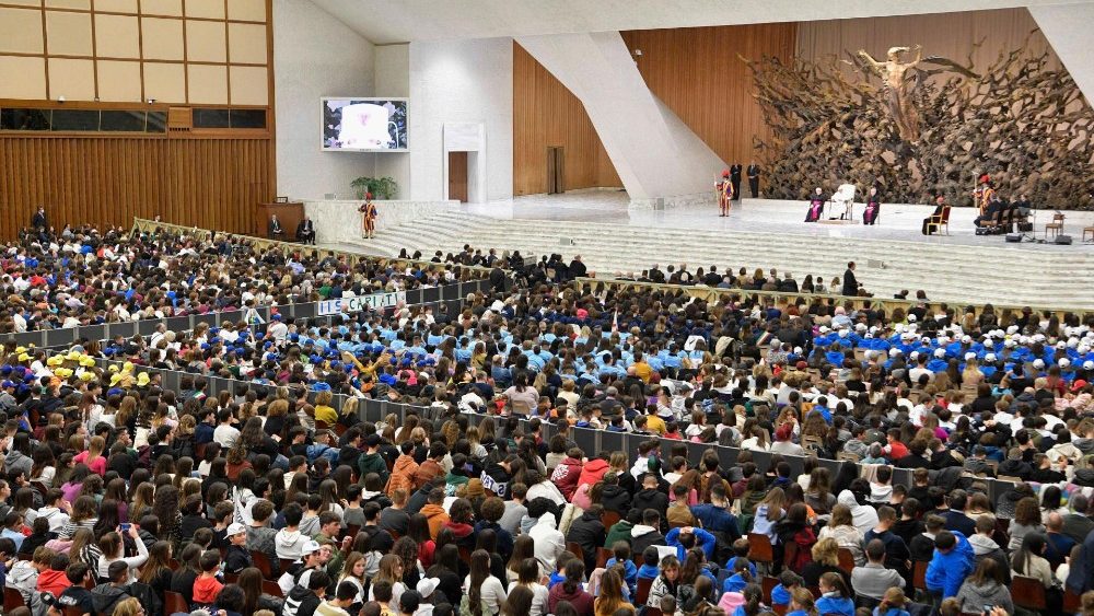 Papa aos jovens: encorajo a sonhar alto, sejam poetas da paz, Jornal O São Paulo