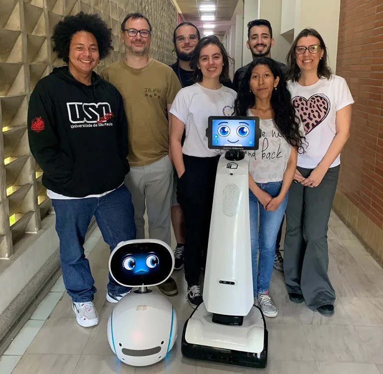 Cientistas da USP buscam programar robôs que ajudem no bem-estar de idosos, Jornal O São Paulo