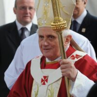 Papa aborda o amor e a caridade na encíclica Deus caritas est