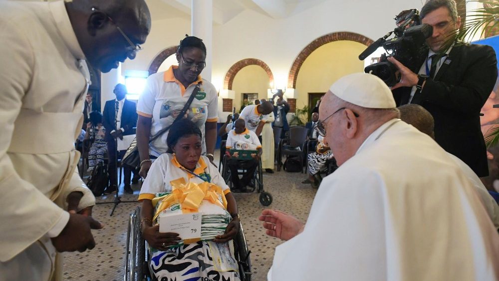 Papa tem encontro com membros de obras sociocaritativas na RD Congo  