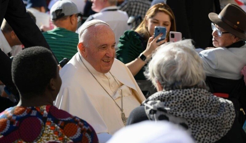 Papa Francisco celebra 10 anos de pontificado com os cardeais e um