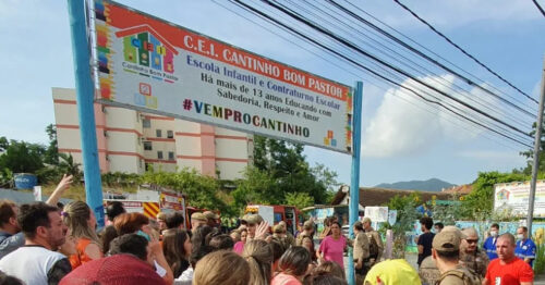 Homem invade creche em Blumenau e mata quatro crianças - Jornal O São Paulo