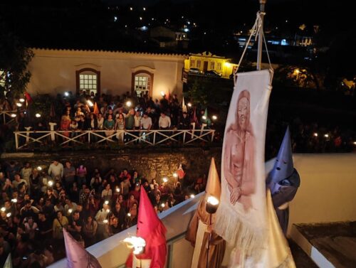 Em Goiás, 60 mil pessoas prestigiam a procissão do Fogaréu - Jornal O São Paulo