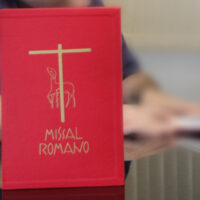 Comunidades têm até o 1º Domingo do Advento para iniciar o uso da nova tradução do Missal Romano