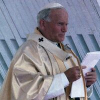 Francisco lamenta ilações ‘ofensivas e infundadas’ contra São João Paulo II