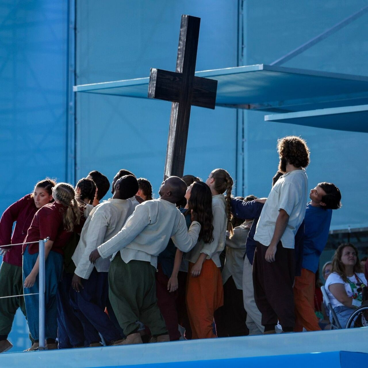 Peregrinos brasileiros se emocionam com a Via Sacra da JMJ Lisboa