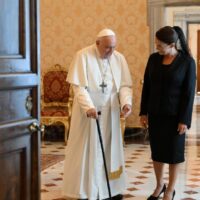 Papa: que da Hungria se propague uma mensagem de paz para a Europa ferida pela guerra
