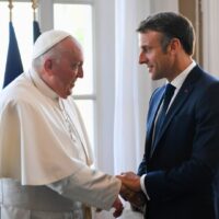 Papa se encontra com o presidente da França