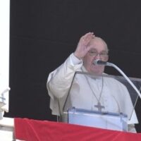 17-Papa-Francisco-Regina-Caeli-credito-Vatican-Media