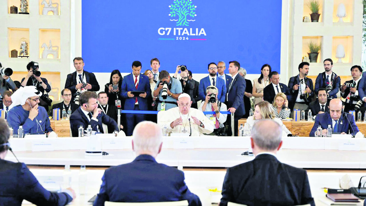 19 capa papa francisco g7 italia010