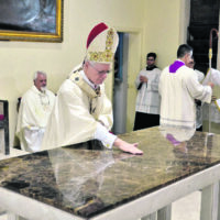 03 Dedicacao da Paroquia Santa Rita Uncao do Altar credito Eduardo Tarcia