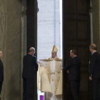 Porta santa jubileu misericórdia_vatican media