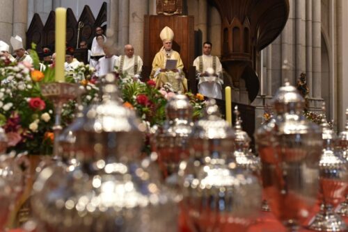 Veja como foi a Missa do Crisma na Catedral da Sé