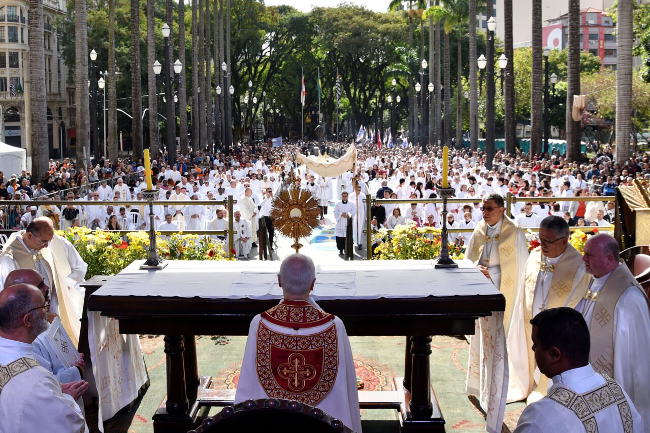 AO VIVO: Solenidade de Corpus Christi na Praça da Sé - Jornal O São Paulo