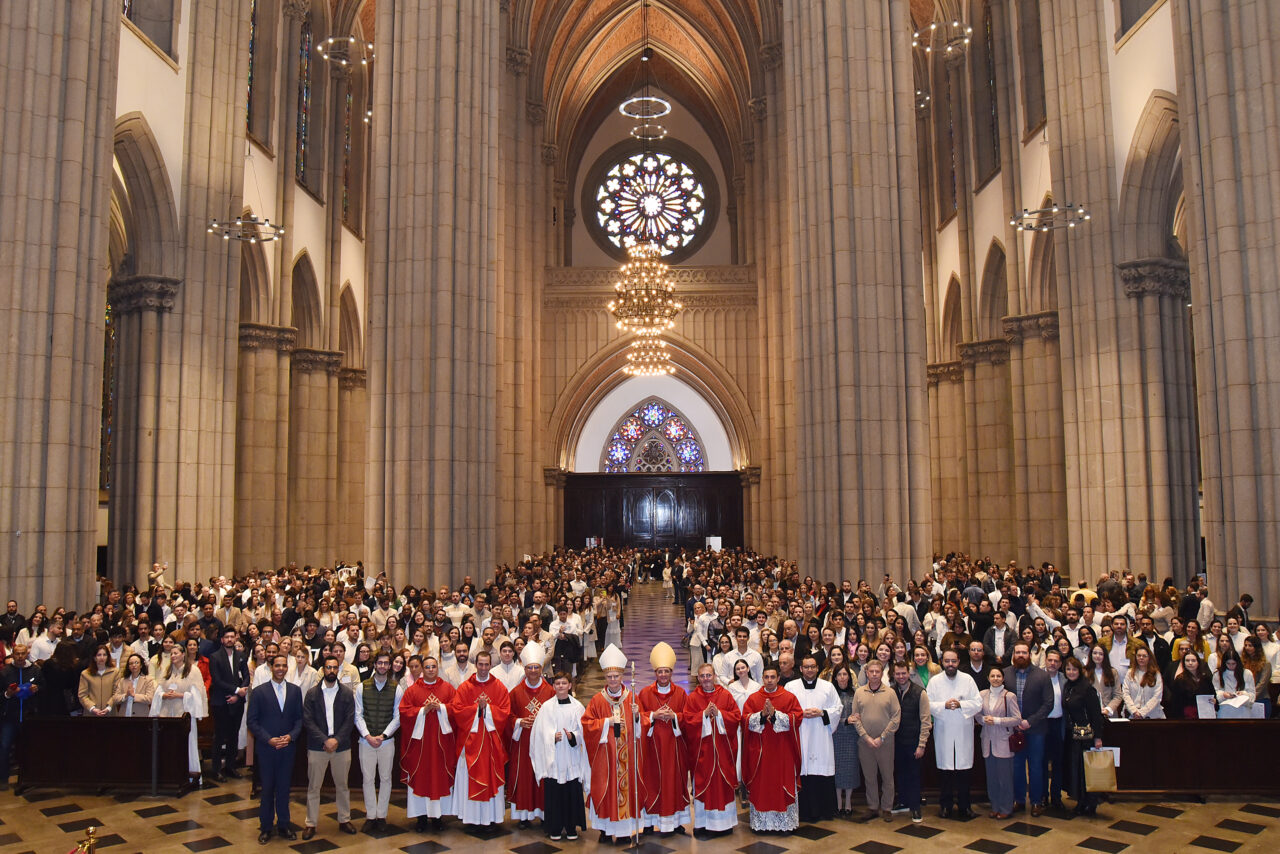 320 adultos da Paróquia Nossa Senhora do Brasil são crismados pelo Cardeal Scherer - Jornal O São Paulo