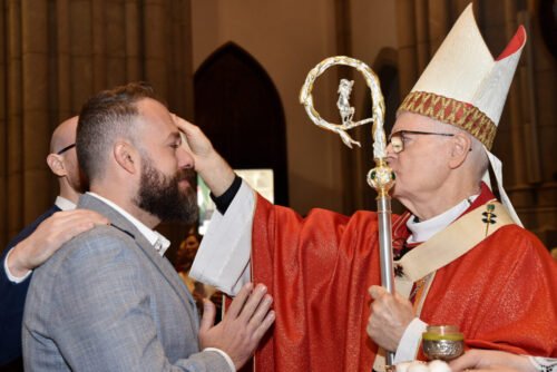 Quem não é crismado é um ‘católico incompleto’? - Jornal O São Paulo